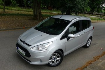 . . Nawigacja . . Grzane Fotele i Szyby . . 7 x AIR BAG . . 2 x PDC .