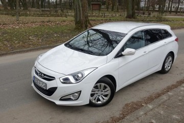 . . Klimatronik Dwustrefowy . . Czujniki parkowania przód i tył . .