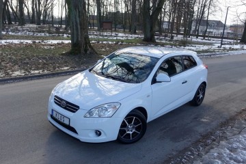 .. Klimatyzacja .. Grzane Fotele .. Radio CD .. Książka serwisowa ..