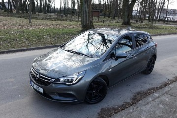 . 2 x PDC .. Nawigacja .. Klimatronik .. Grzana Kierownica i Fotele .