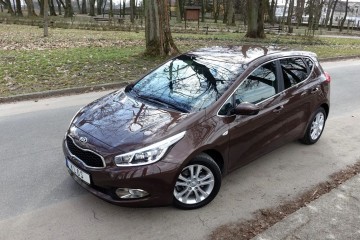 .. Serwisowany .. Grzana Kierownica i Fotele .. Czujniki parkowania ..